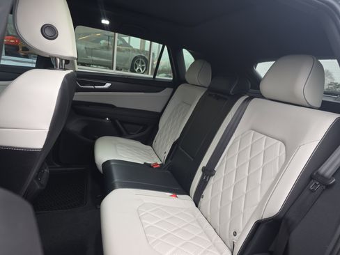 Used 2024 Volkswagen Atlas Cross Sport SEL Premium R-Line image 33