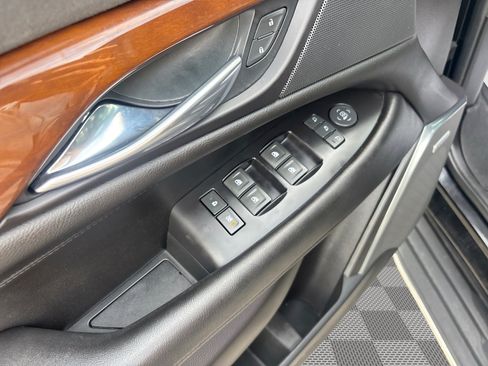 Used 2019 Cadillac Escalade Luxury w/ Escalade Sport Edition AWD/4WD image 15