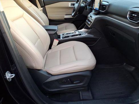Certified 2022 Ford Explorer XLT w/ Equipment Group 202A image 9