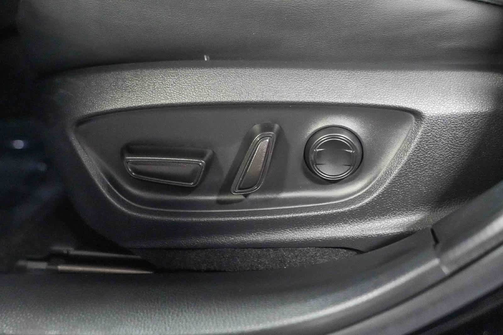 Certified 2024 Toyota Prius XLE FWD image 23