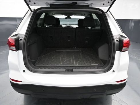 Used 2023 Chevrolet Equinox LS w/ LS Convenience Package FWD image 9
