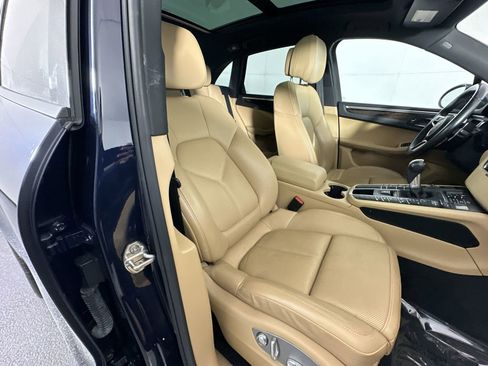 Used 2018 Porsche Macan AWD/4WD image 27