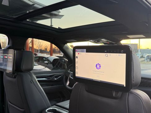 Used 2024 GMC Yukon XL Denali w/ Advanced Technology Package image 25