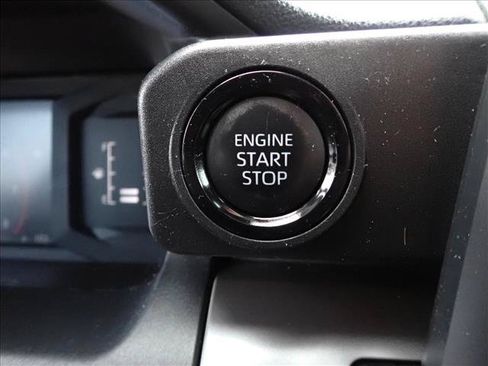 Used 2024 Toyota Tacoma SR5 AWD/4WD image 21