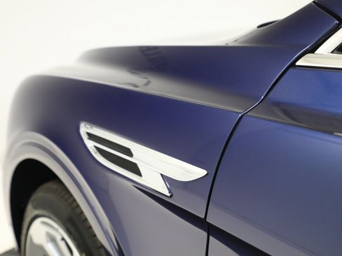 Used 2023 Bentley Bentayga image 32