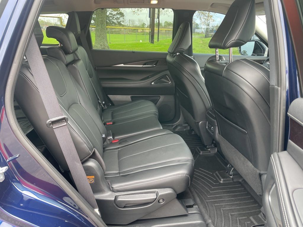 Used 2023 INFINITI QX60 Sensory w/ Cargo Package FWD image 16