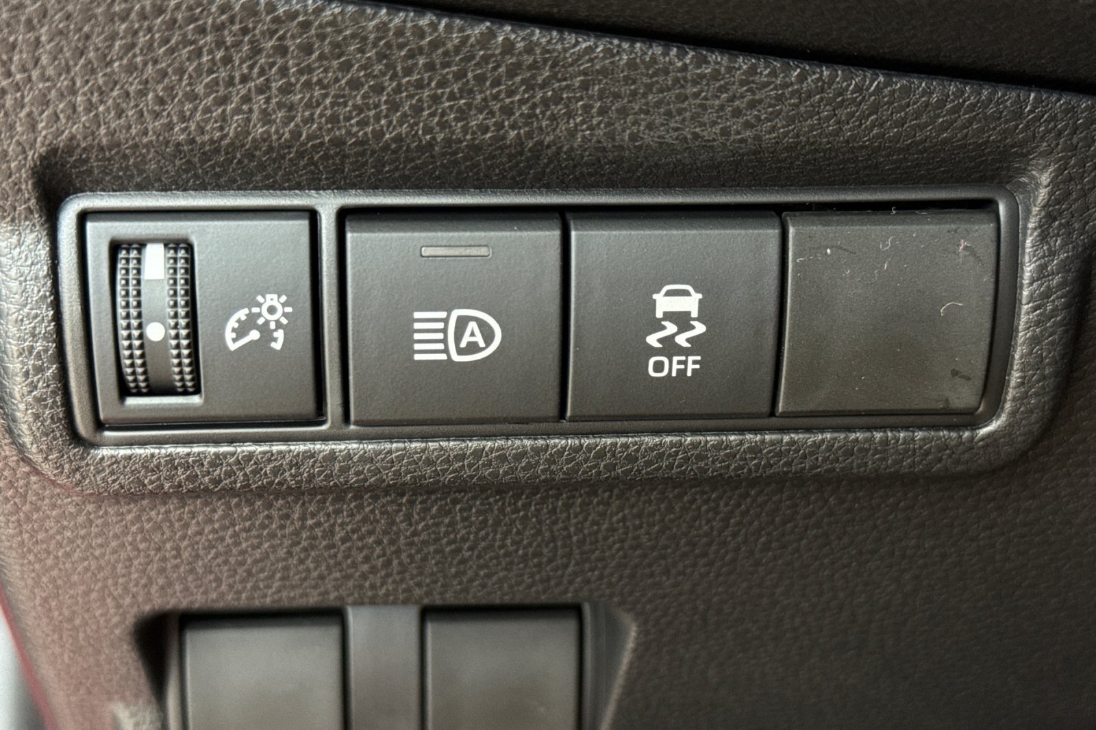Certified 2026 Toyota Corolla Cross LE FWD image 28