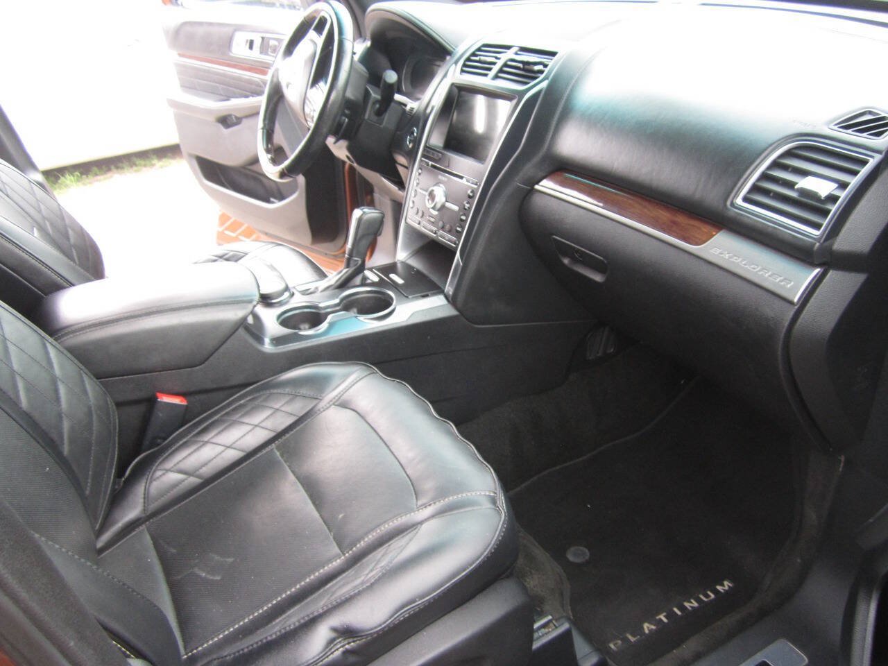 Used 2017 Ford Explorer Platinum AWD/4WD image 14