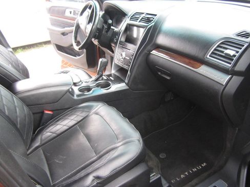 Used 2017 Ford Explorer Platinum AWD/4WD image 14