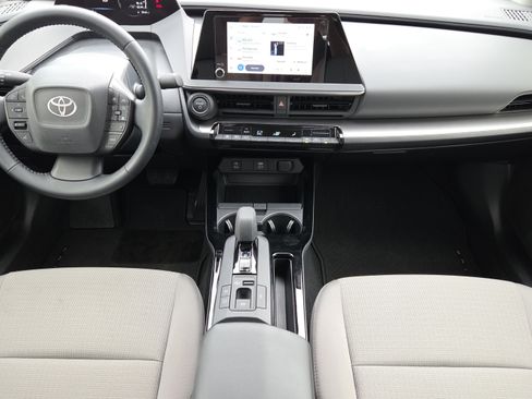Certified 2025 Toyota Prius LE FWD image 15