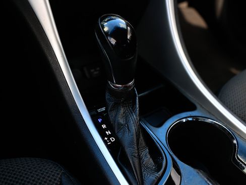 Used 2013 Hyundai Sonata SE w/ Navigation & Sunroof Pkg image 38