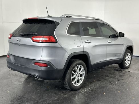 Used 2016 Jeep Cherokee Latitude w/ Comfort/Convenience Group image 11