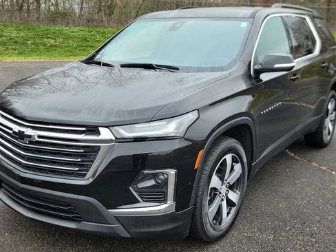 Used 2023 Chevrolet Traverse LT w/ LT Premium Package image 3