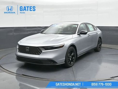 Used 2025 Honda Accord SE image 6