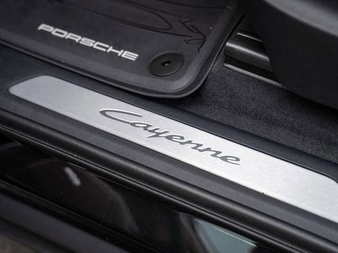 Used 2026 Porsche Cayenne image 12