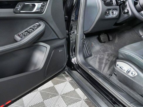 New 2026 Porsche Macan Turbo AWD/4WD image 8