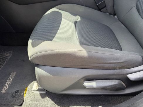 Used 2021 Toyota RAV4 LE w/ Carpet Mat Package (TMS) FWD image 4
