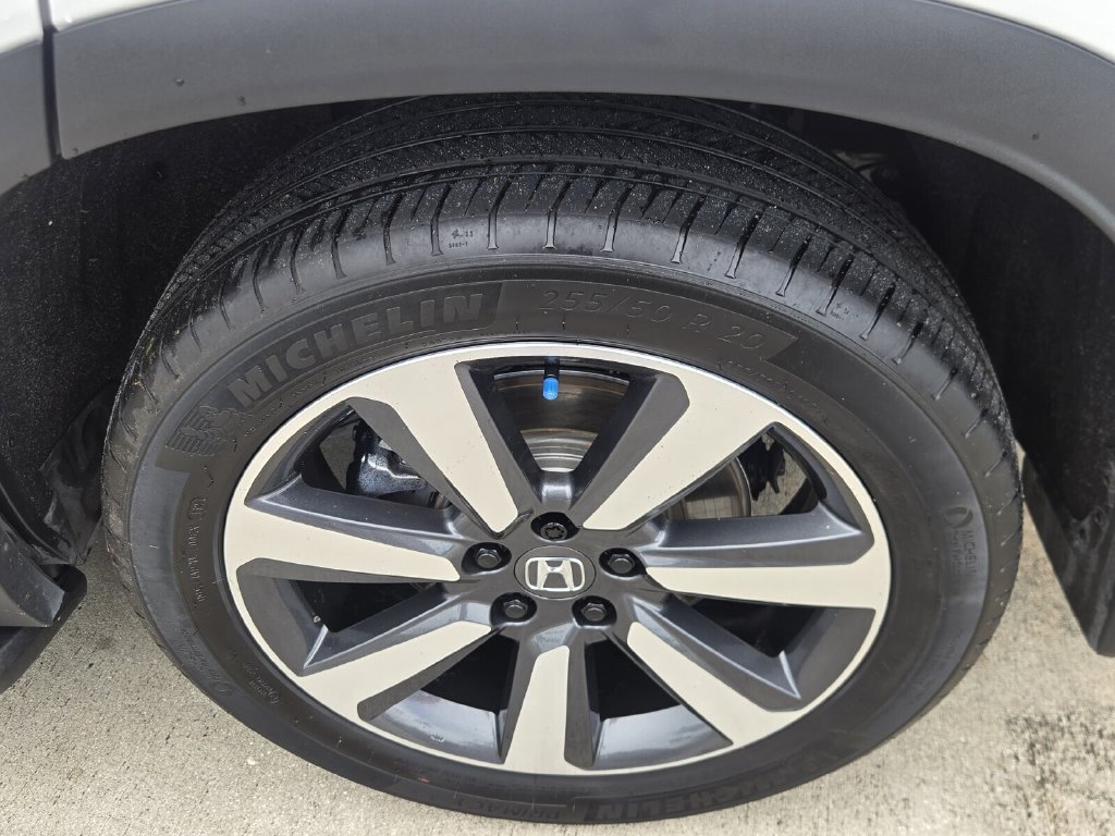 Certified 2025 Honda Pilot Touring image 10