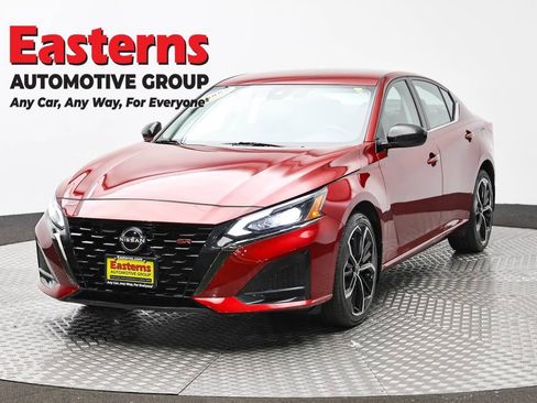 Used 2023 Nissan Altima 2.5 SR AWD/4WD image 1