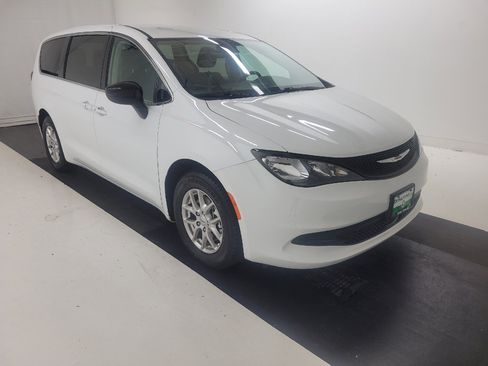 Used 2024 Chrysler Voyager LX FWD image 13