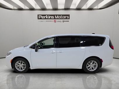 Used 2024 Chrysler Pacifica Touring-L