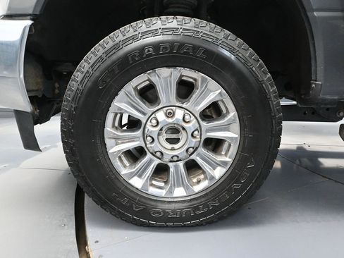 Used 2019 Ford F350 Lariat w/ Chrome Package image 18