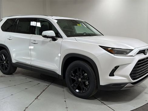 New 2026 Toyota Grand Highlander Platinum image 3