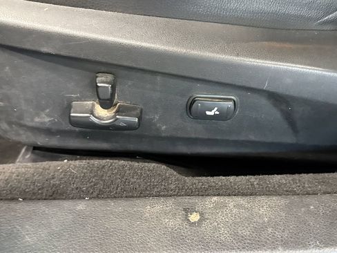 Used 2011 Subaru Outback 3.6R Limited AWD/4WD image 22