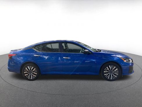 Used 2025 Nissan Altima 2.5 SV image 8