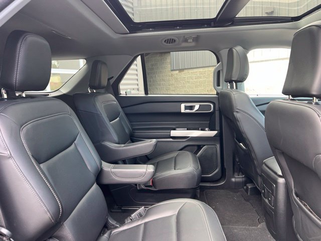 Used 2024 Ford Explorer XLT w/ Equipment Group 202A AWD/4WD image 13