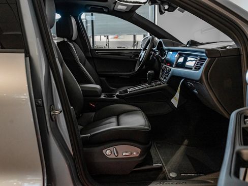 Used 2025 Porsche Macan image 32