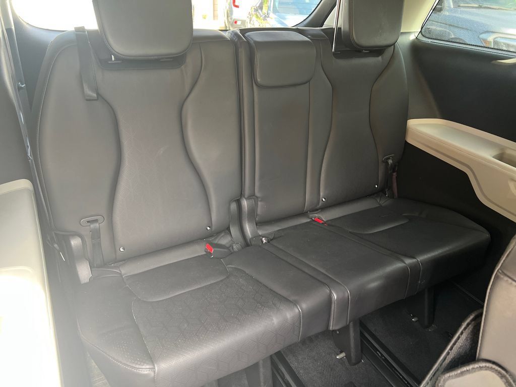 Used 2024 Kia Carnival EX FWD image 15