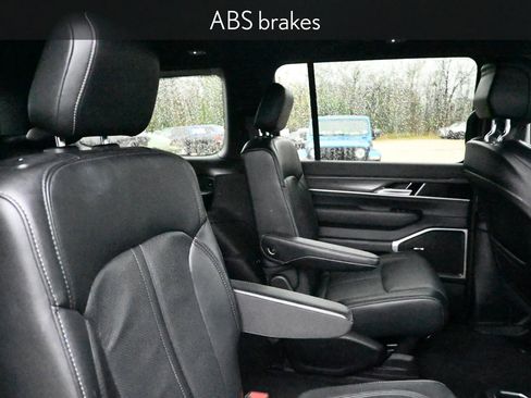 Used 2024 Jeep Wagoneer Series III image 27