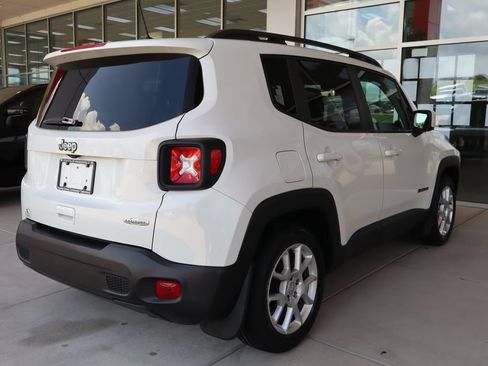 Used 2019 Jeep Renegade Latitude FWD image 10