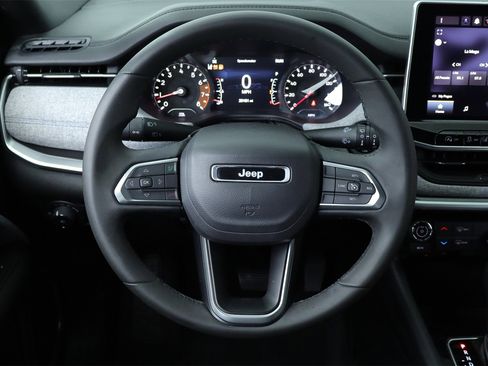 Used 2024 Jeep Compass Latitude image 37