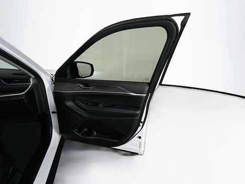 Used 2023 Jeep Grand Cherokee L Limited image 33