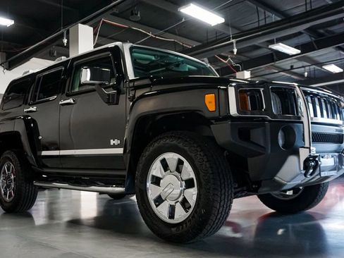 Used 2009 HUMMER H3 Alpha image 2