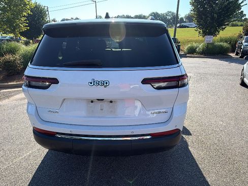 Used 2023 Jeep Grand Cherokee L Limited AWD/4WD image 9