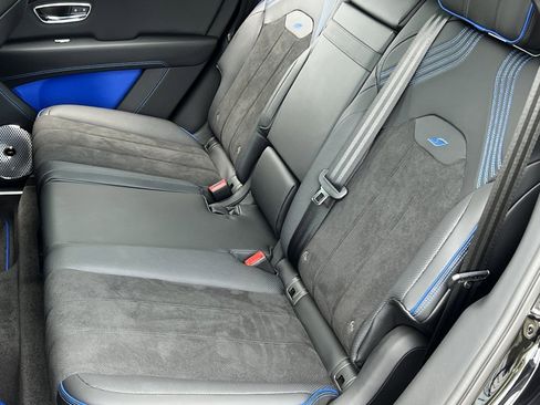 Certified 2025 Bentley Bentayga image 18