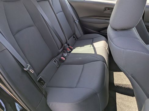 Used 2025 Toyota Corolla LE image 27