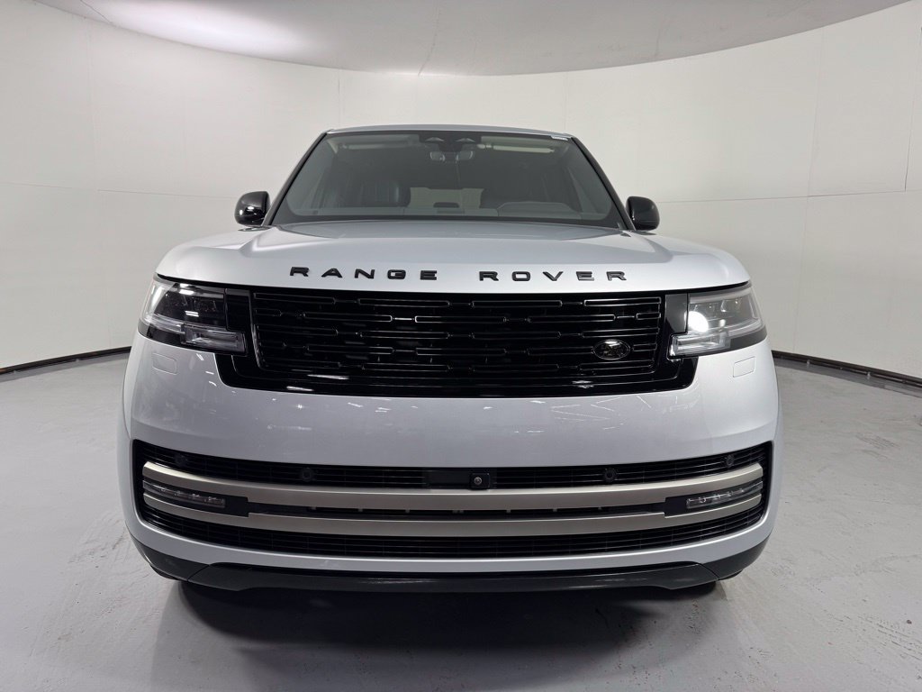 Used 2025 Land Rover Range Rover SE AWD/4WD image 2