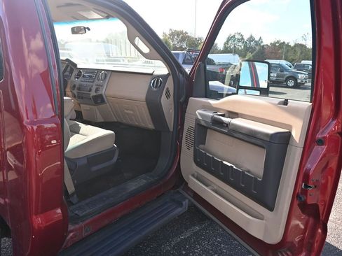 Used 2016 Ford F550 2WD Regular Cab Super Duty w/ XLT Interior Package image 21