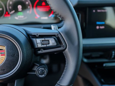 New 2025 Porsche Cayenne E-Hybrid image 16