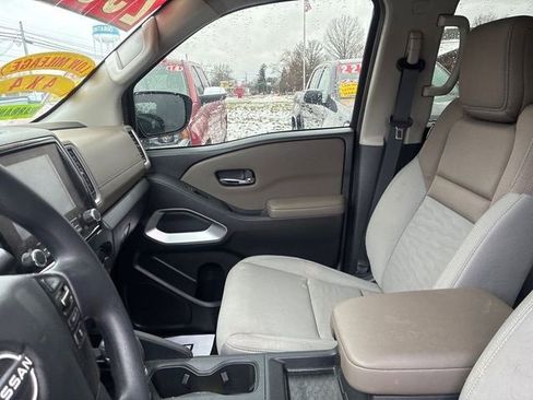 Used 2022 Nissan Frontier SV w/ Technology Package image 5