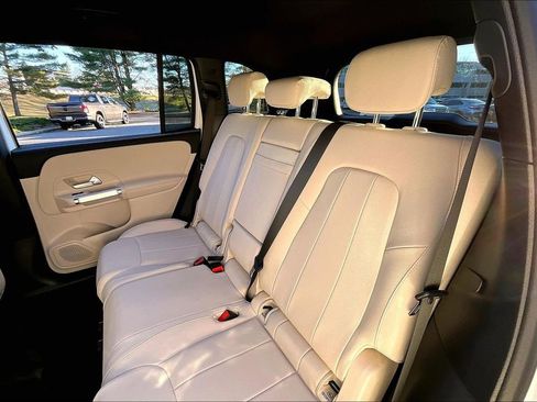 Used 2025 Mercedes-Benz GLB 250 4MATIC image 28