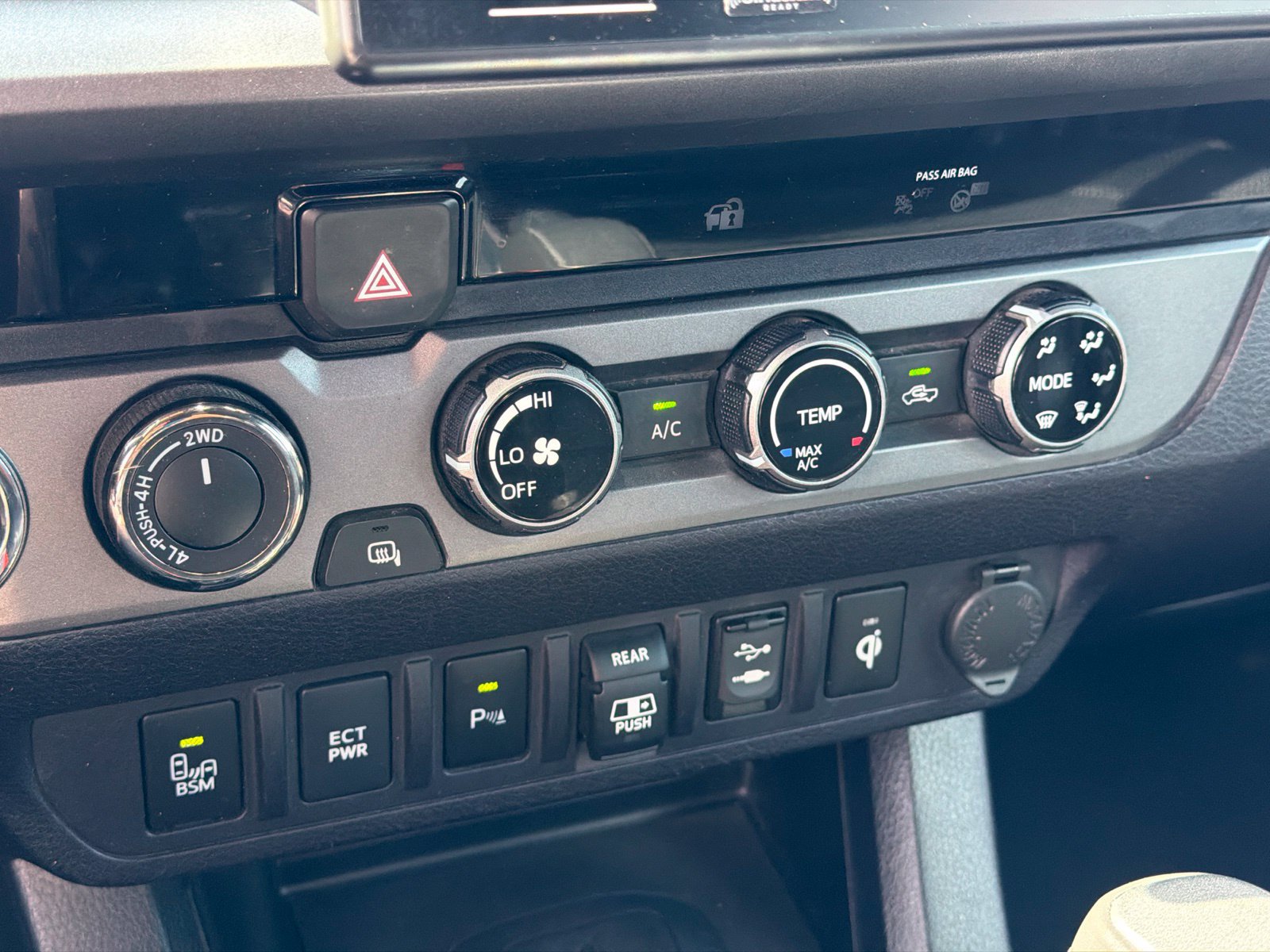 Used 2018 Toyota Tacoma TRD Sport w/ Technology Package AWD/4WD image 23