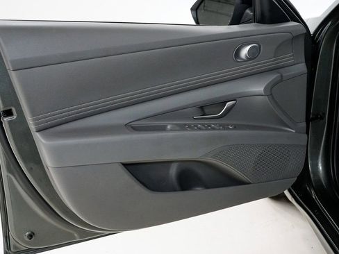 Used 2025 Hyundai Elantra SEL image 8