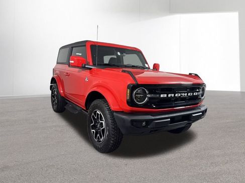 Used 2023 Ford Bronco Outer Banks image 3