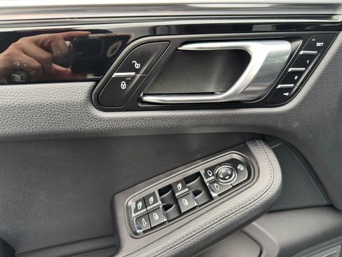 Used 2018 Porsche Macan image 41