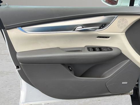 Used 2017 Cadillac XT5 Luxury w/ Driver Awareness Package image 18